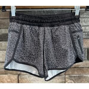 Women’s LULULEMON Tracker IV Floral Freckle Flower Shorts Size 6 *B7